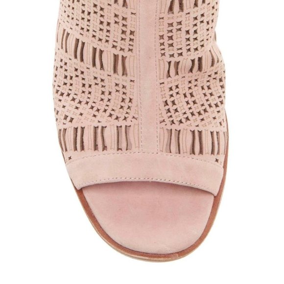 Vince Camuto Keannie Block Heel Sandal NWOB - Picture 7 of 7